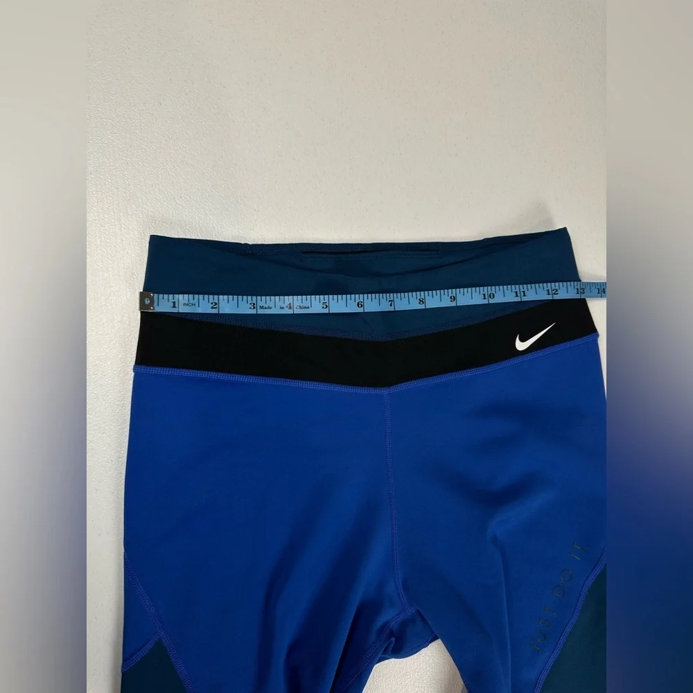 Nike vibrant leggings